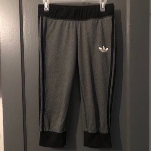 Adidas Originals • 3/4 length bottoms S